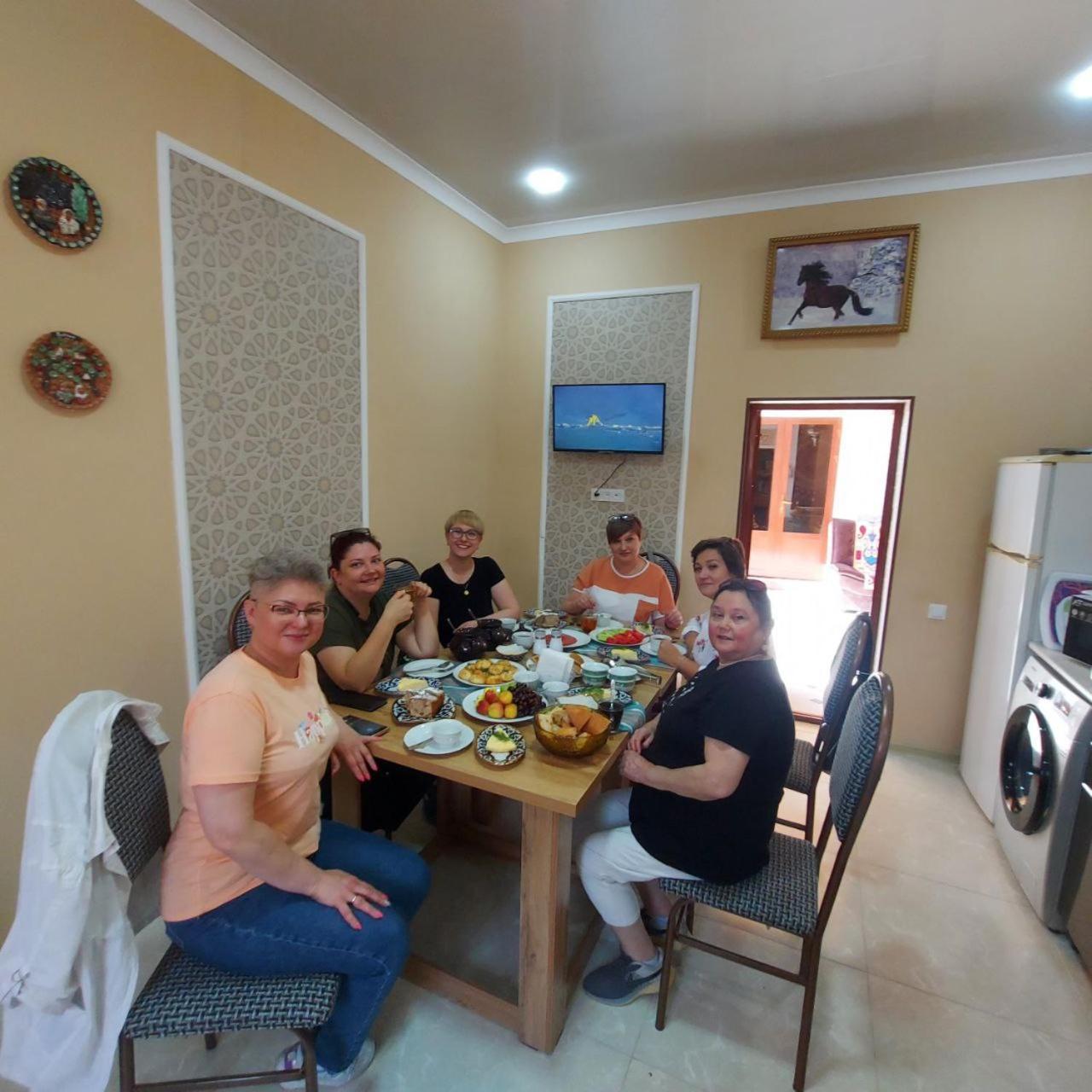 Old Safari Golden Location Guest House Бухара Екстериор снимка