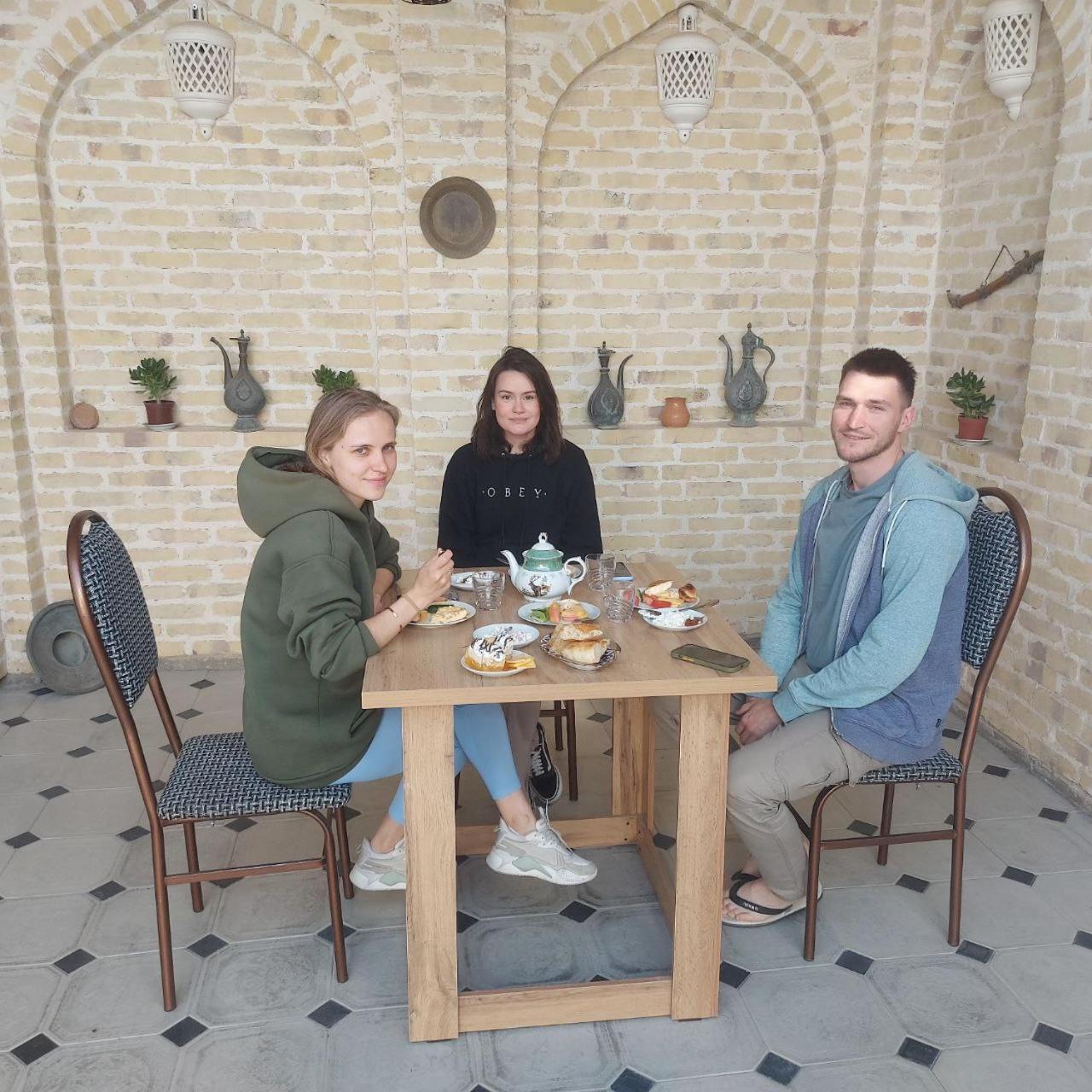 Old Safari Golden Location Guest House Бухара Екстериор снимка