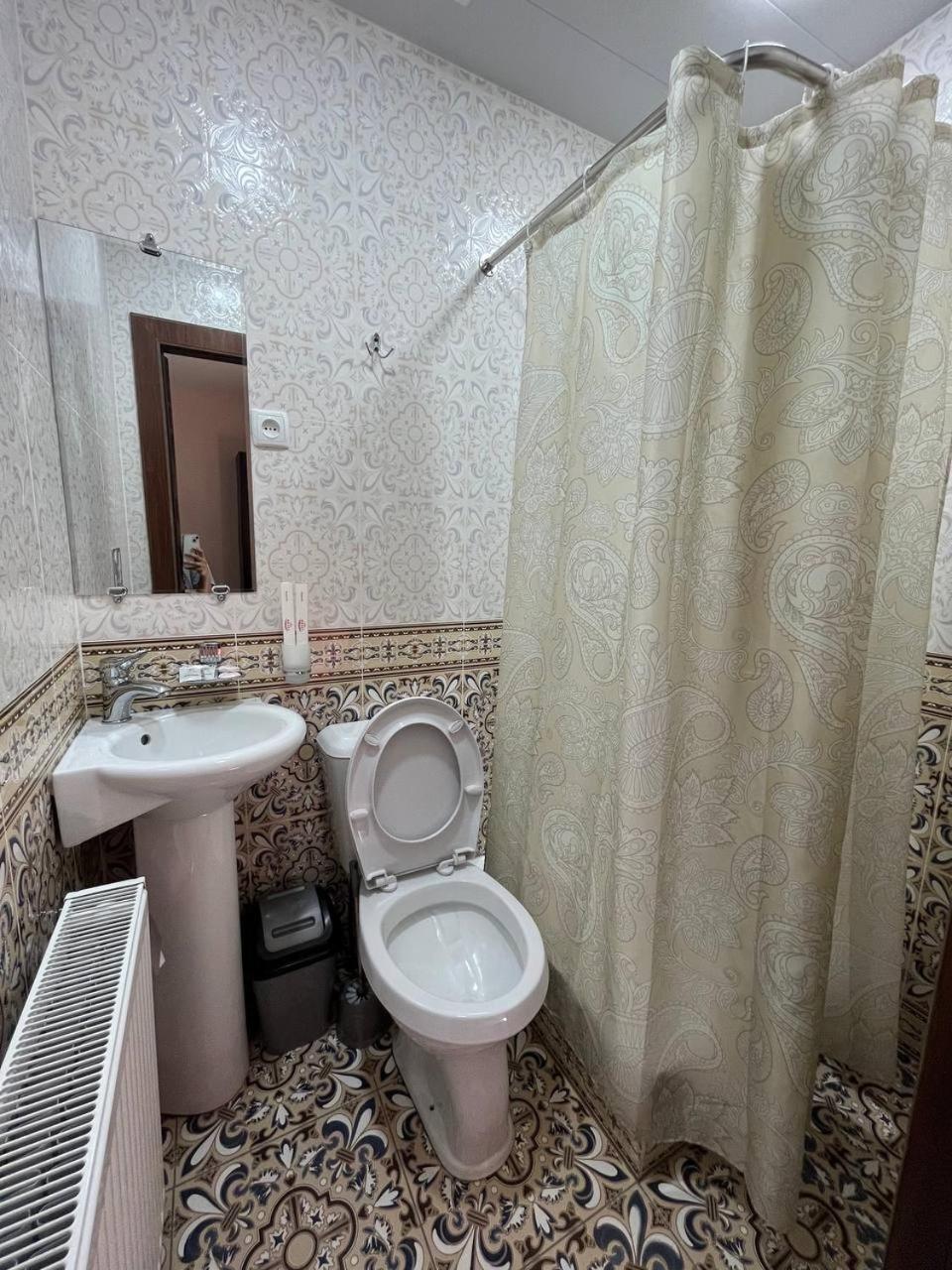 Old Safari Golden Location Guest House Бухара Екстериор снимка